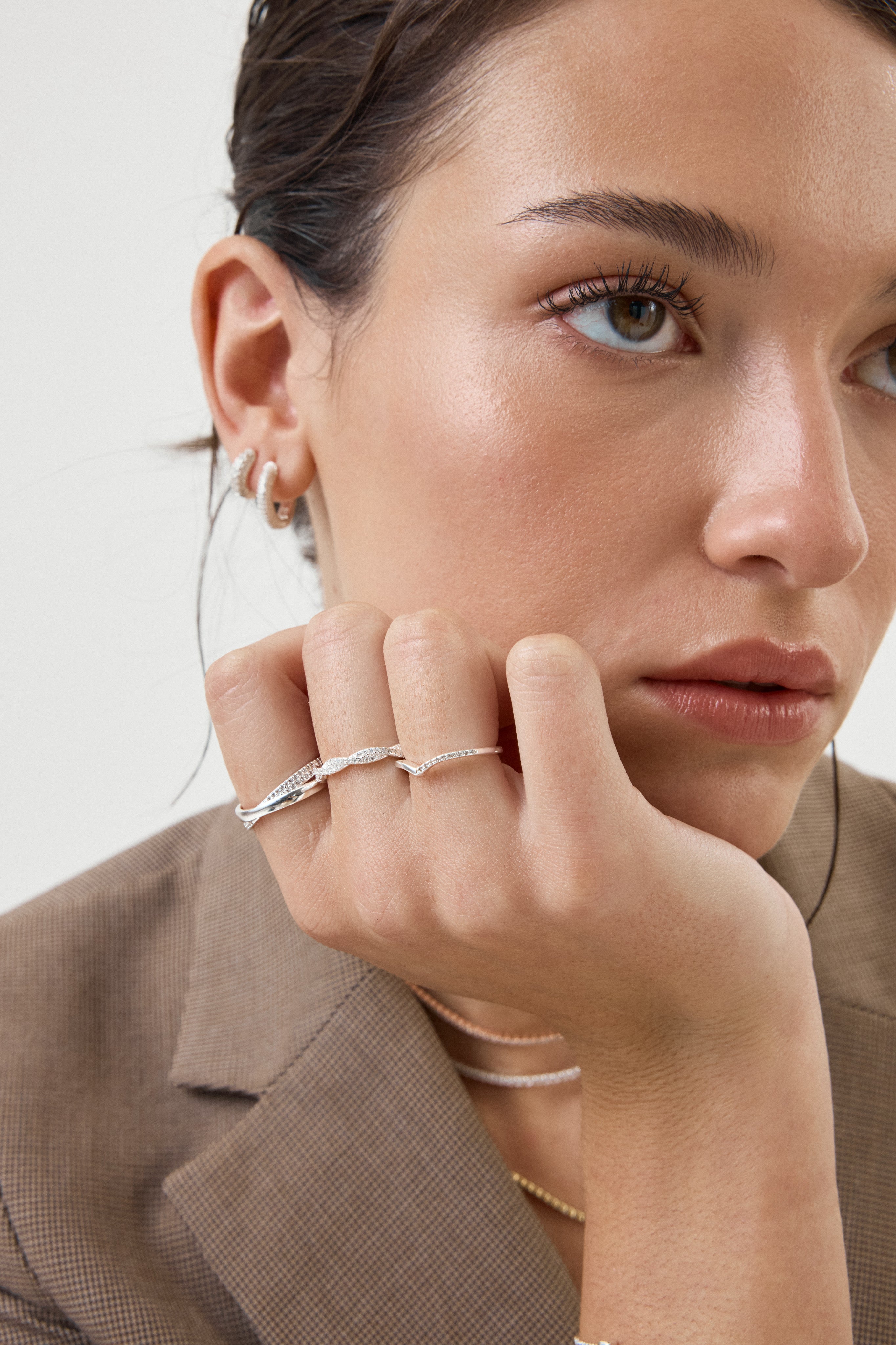 Anillo Crossed Bows